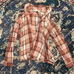 Long sleeve button up plaid tee!